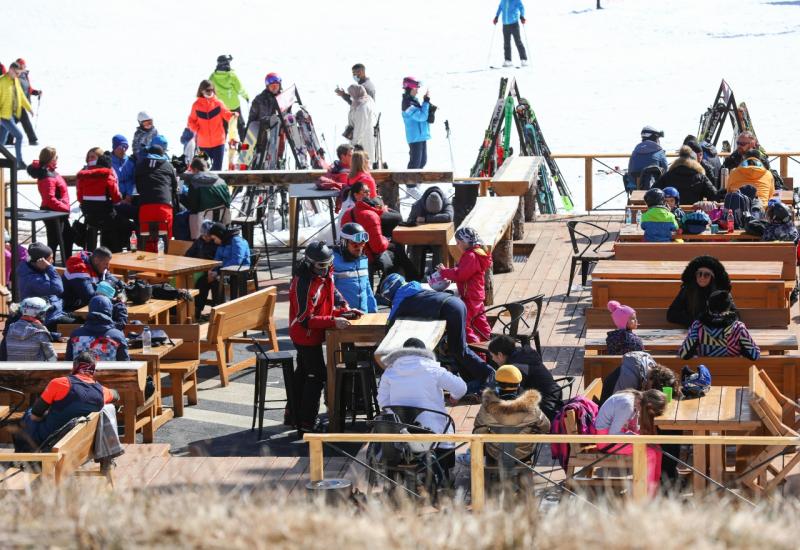 Na Bjelašnici skijanje i druženje na čistom zraku - Na Bjelašnici skijanje i druženje na čistom zraku